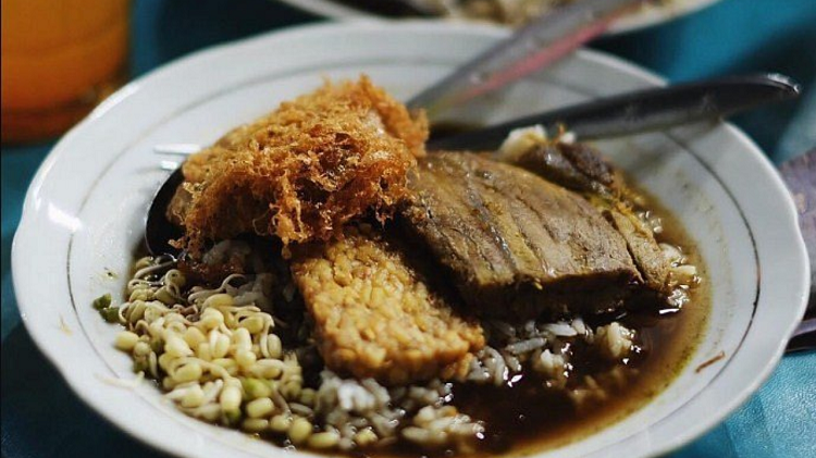 Menjelajah Cita Rasa Malam Hari di Sidoarjo yang Nikmat, Gurih dan Mengenyangkan