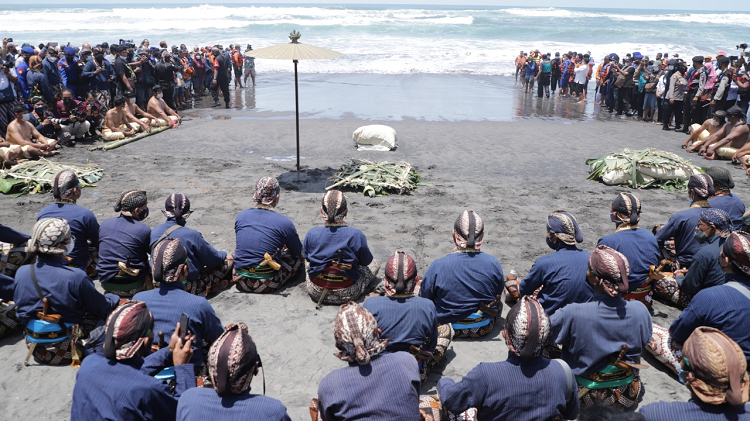 Explore Wisata Terbaru 2024 Jogja : Pantai Parangkusumo, Indah Dan Penuh Legenda