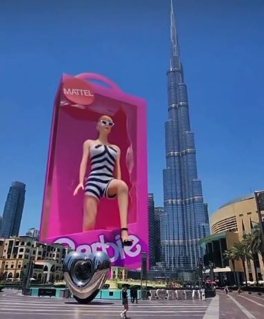 Viral Iklan Barbie Raksasa di Burj Khalifa Menggeparkan Jagad Dunia
