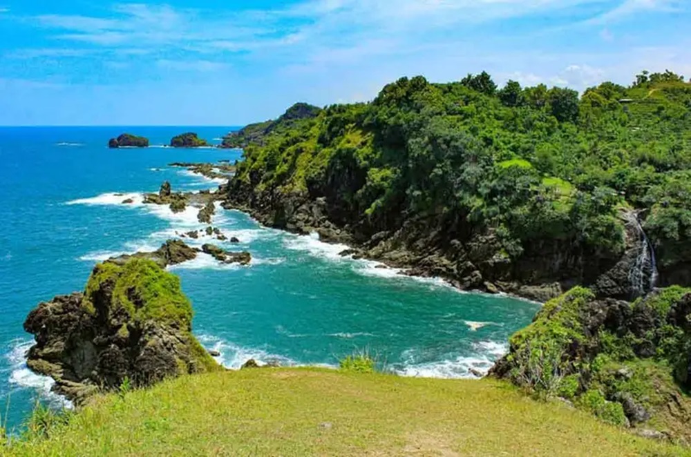 Wisata Terbaru 2024 Bukit Pengilon: Pesona Wisata Alam Suguhkan Panorama Birunya Pantai Selatan Yogyakarta