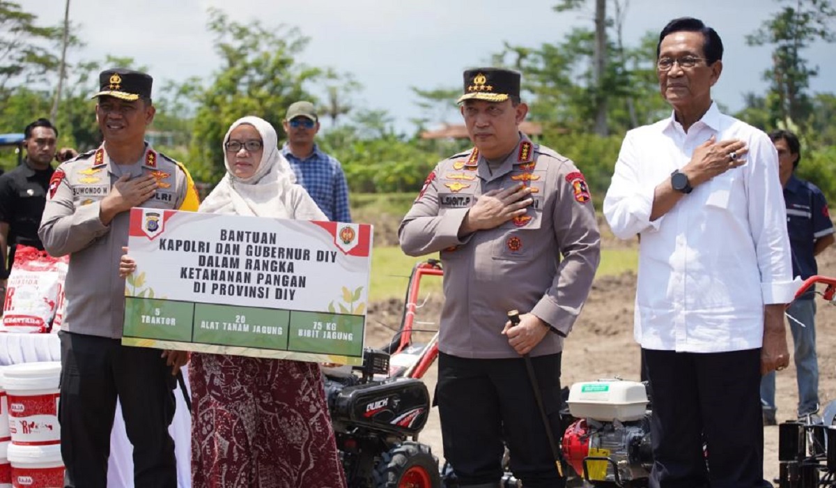 Dukung Swasembada Nasional, Kapolri dan Gubernur DIY Laksanakan Program Tanam Jagung di Bantul