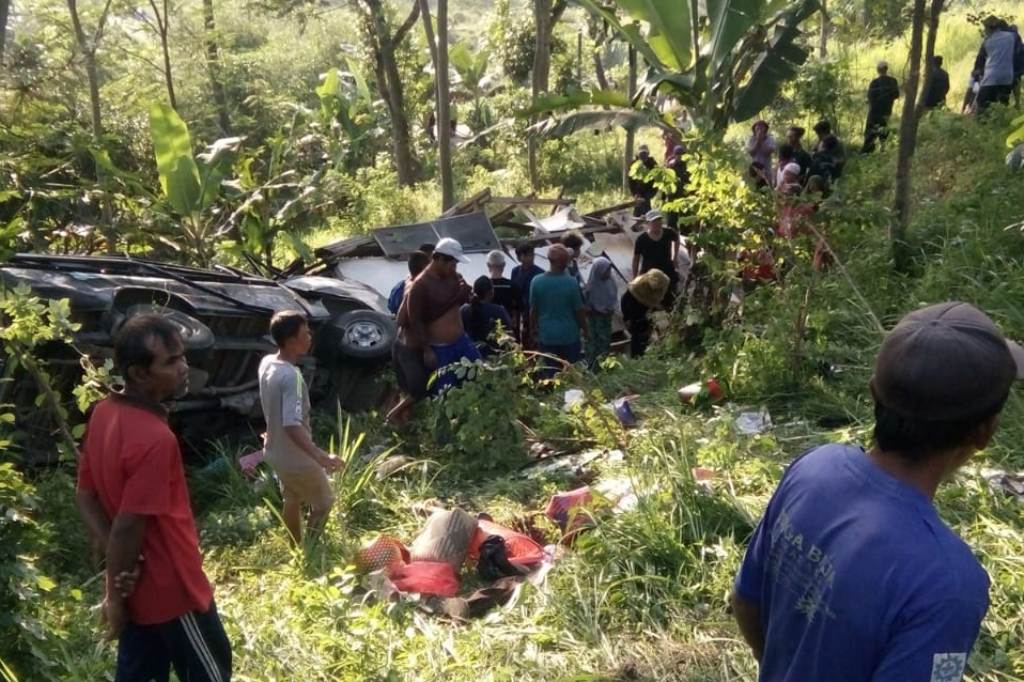 Ngeri! Mobil Pikap Rombongan Pengantin di Brebes Masuk Jurang, Dua Tewas