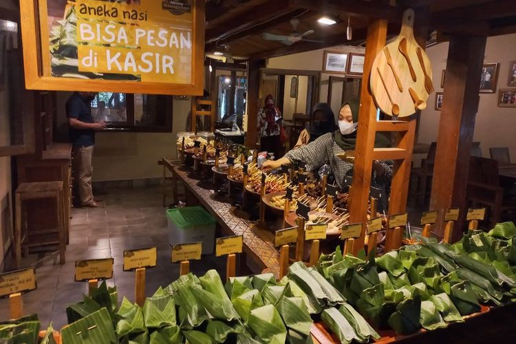 Menikmati Warung Klangenan yang Menyuguhkan Sentuhan Nostalgia Khas Jawa