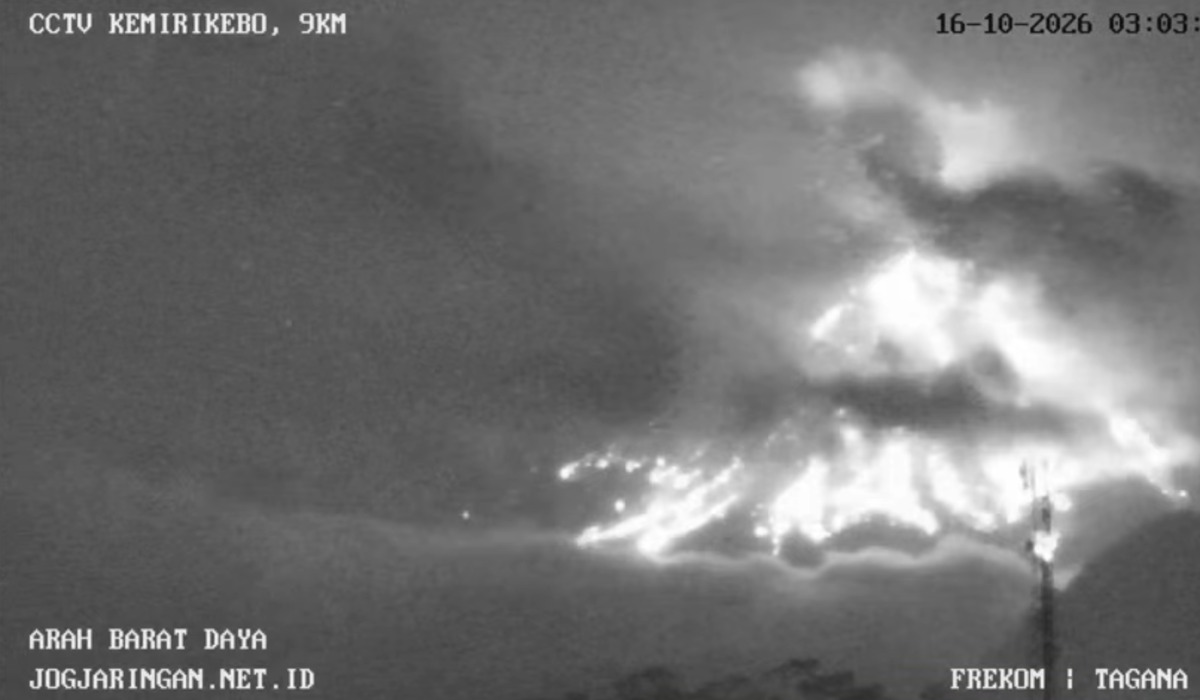 Dini Hari Merapi Alami Guguran Lava 2,5 Kilometer ke Kali Boyong, Pagi Berangsur Stabil