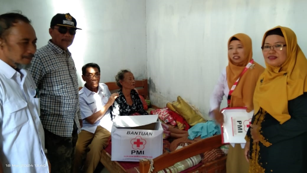 PMI Kabupaten Tegal Bantu Sembako dan Uang Tunai untuk 25 KK di Kecamatan Dukuhturi