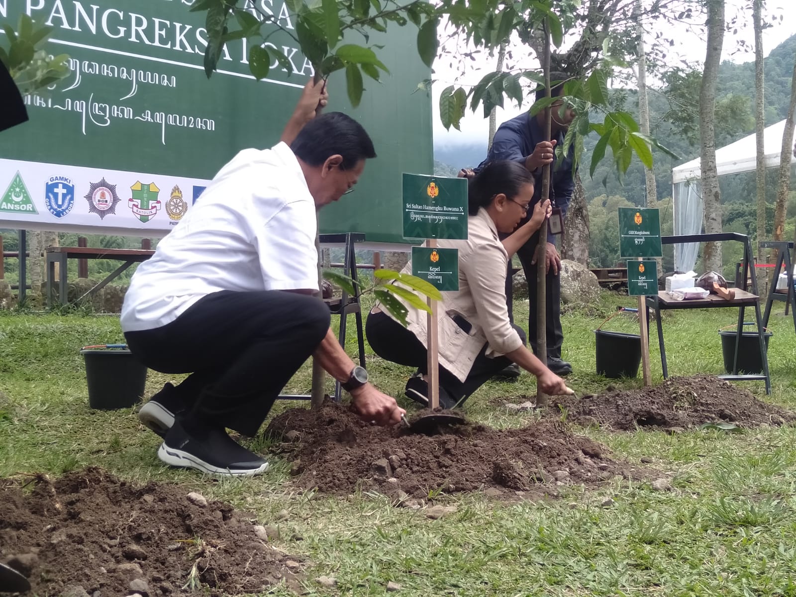 Rawat Bumi, Kraton Yogyakarta dan Pemuda Lintas Agama Tanam Pohon Langka di Lereng Gunung Merapi