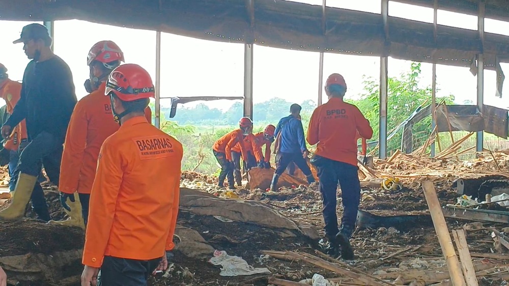 Kandang Ayam 4 Lantai di Brebes Ambruk, 1 Pekerja Diduga Tertimpa Reruntuhan