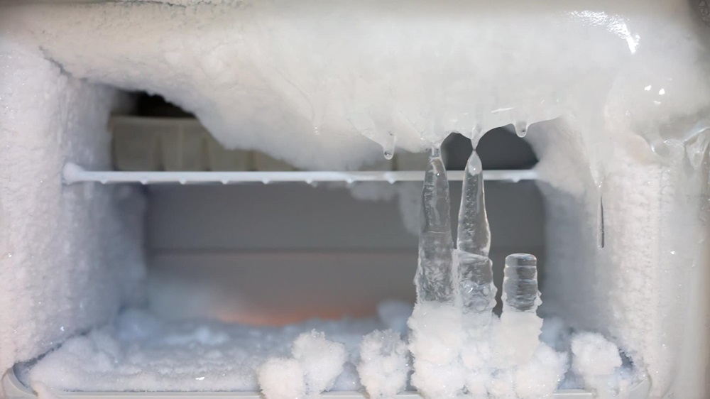 Begini Cara Cepat Melelehkan Bunga Es Freezer Pada Merek Kulkas Terbaik Anda