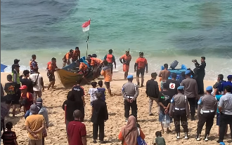  13 Wisatawan Terseret Ombak Pantai Drini Gunungkidul, 3 Pelajar Meninggal Dunia