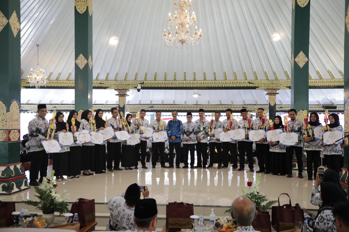 Bupati Sleman dan PGRI DIY Tegaskan Guru Sebagai Garda Terdepan Pembangun Generasi Emas Indonesia