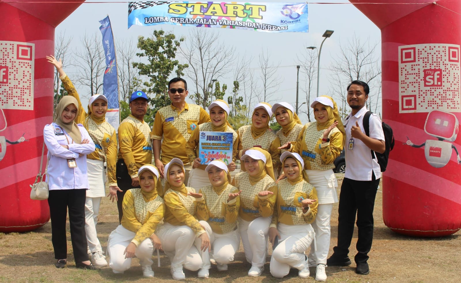 Tim Putri RSUD Brebes Juara 3 Lomba Gerak Jalan Kreasi dan Variasi  HUT Korpri ke 53