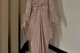 Paduan Gaya Gamis Dengan Outer Brokat Anggun dan Elegan, Penampilan Stylish Untuk Hadiri Acara Spesial