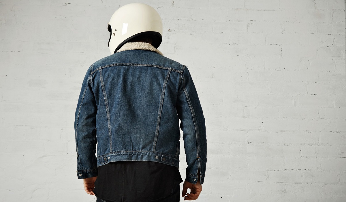 5 Rekomendasi Jaket Jeans Pria 2025 yang Mudah Dikombinasikan, Bikin Penampilanmu Makin Stand Out