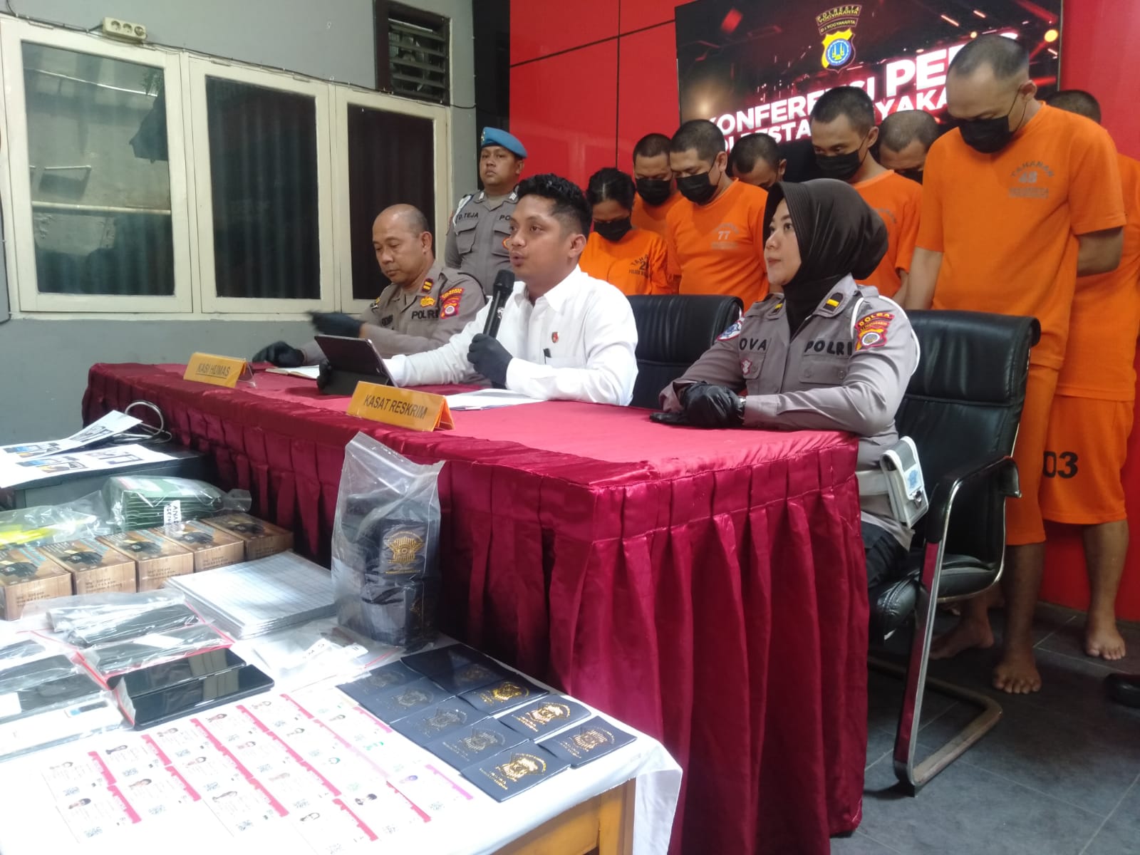 Sindikat Pemalsuan SIM Dibongkar Polisi, 8 Pelaku Ditangkap dan Satu Tersangka Berstatus DPO