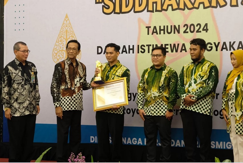 Gubernur DIY Serahkan Penghargaan Siddhakarya 2024