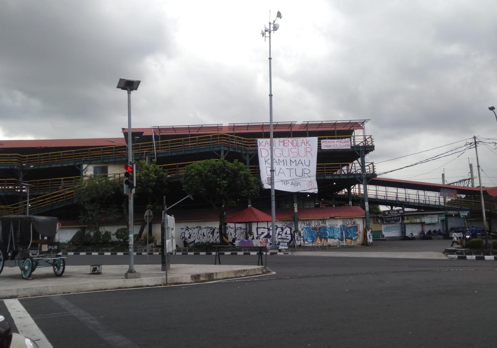  Aksi May Day, Massa Deklarasi Tolak Penggusuran Parkir ABA dan Lempuyangan