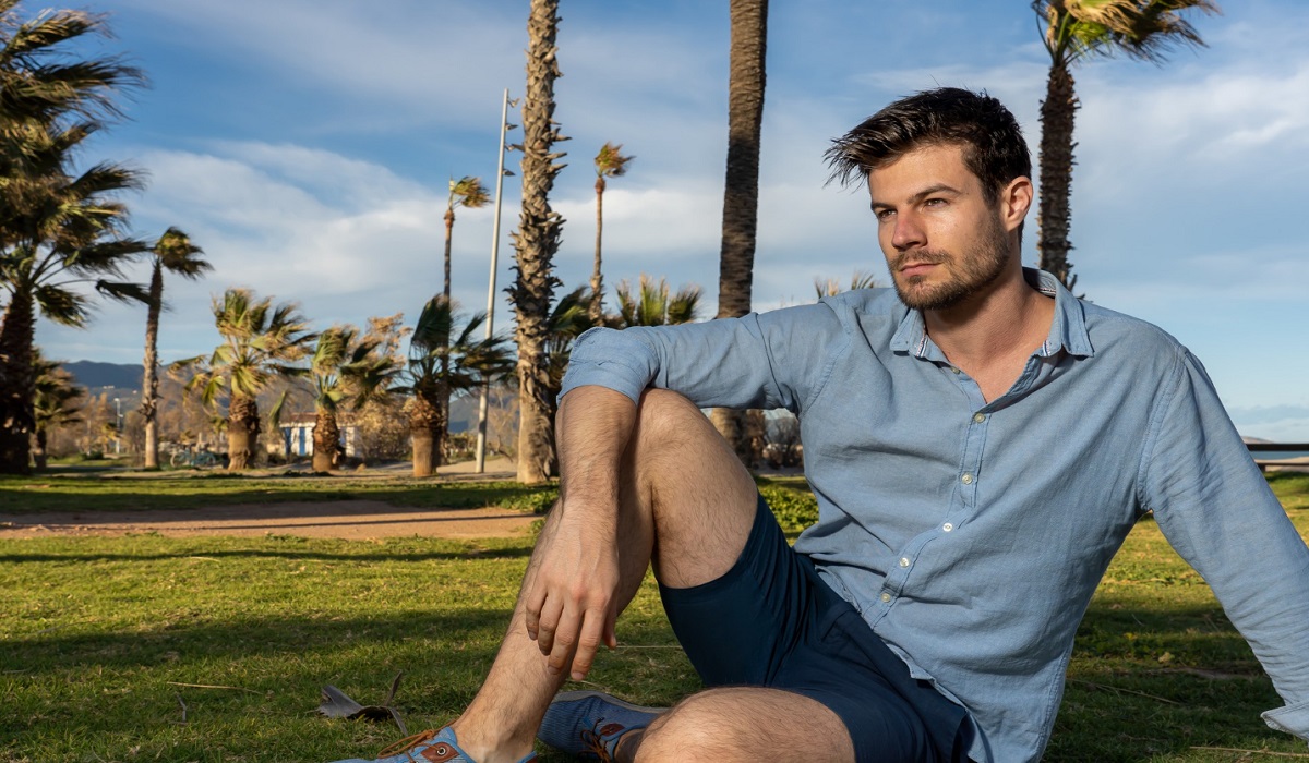 7 Ide Mix and Match Gaya Busana Celana Pendek Pria Kece dan Menarik, Simak Disini