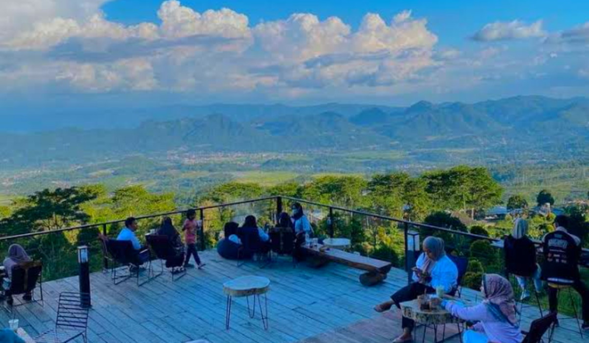 Daya Tarik dan Fasilitas Wisata Terbaru 2024 Kopi Botanika? Tampilkan Cantiknya View Natural Gunung Ciremai