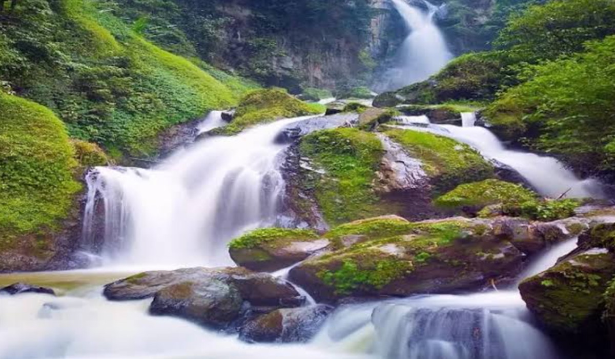 Sarana Rilekskan Pikiran, Simak Wisata Terbaru 2024 Air Terjun Sikulikap Dikelilingi Hutan Tropis