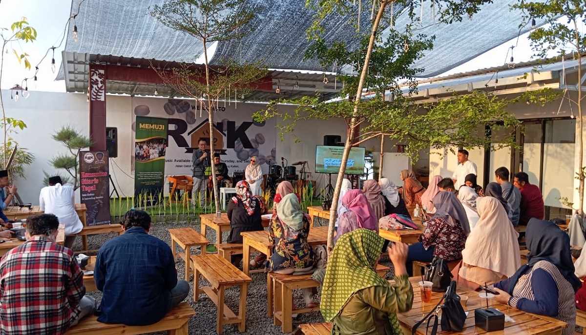 Aksi Majelis Muda Mengaji yang Ngadain Pengajian di Kafe-Kafe, Gandeng Mualaf Hingga Ulama