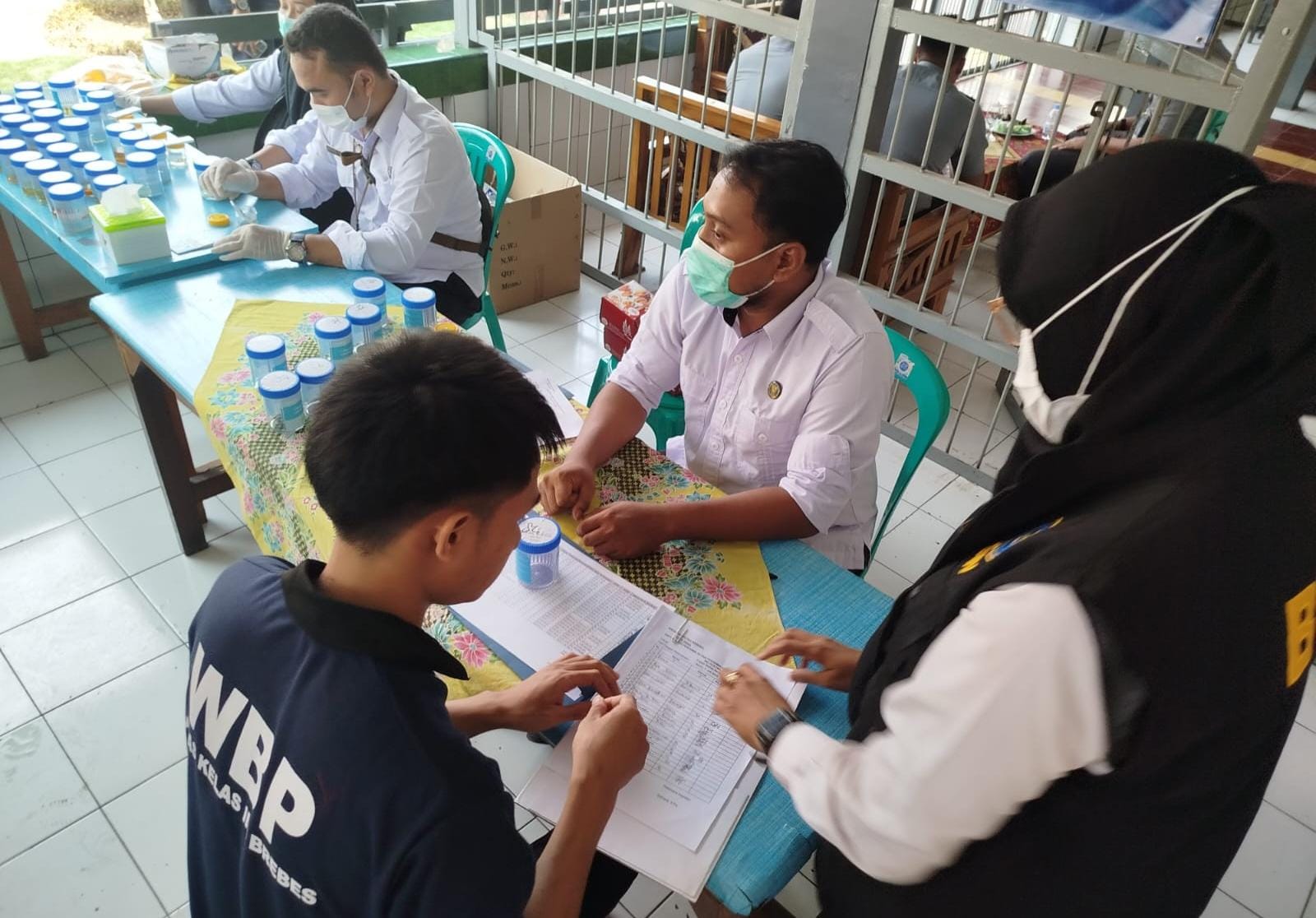 25 Warga Binaan dan 25 Pegawai Lapas Kelas II B Brebes Jalani Tes Urine