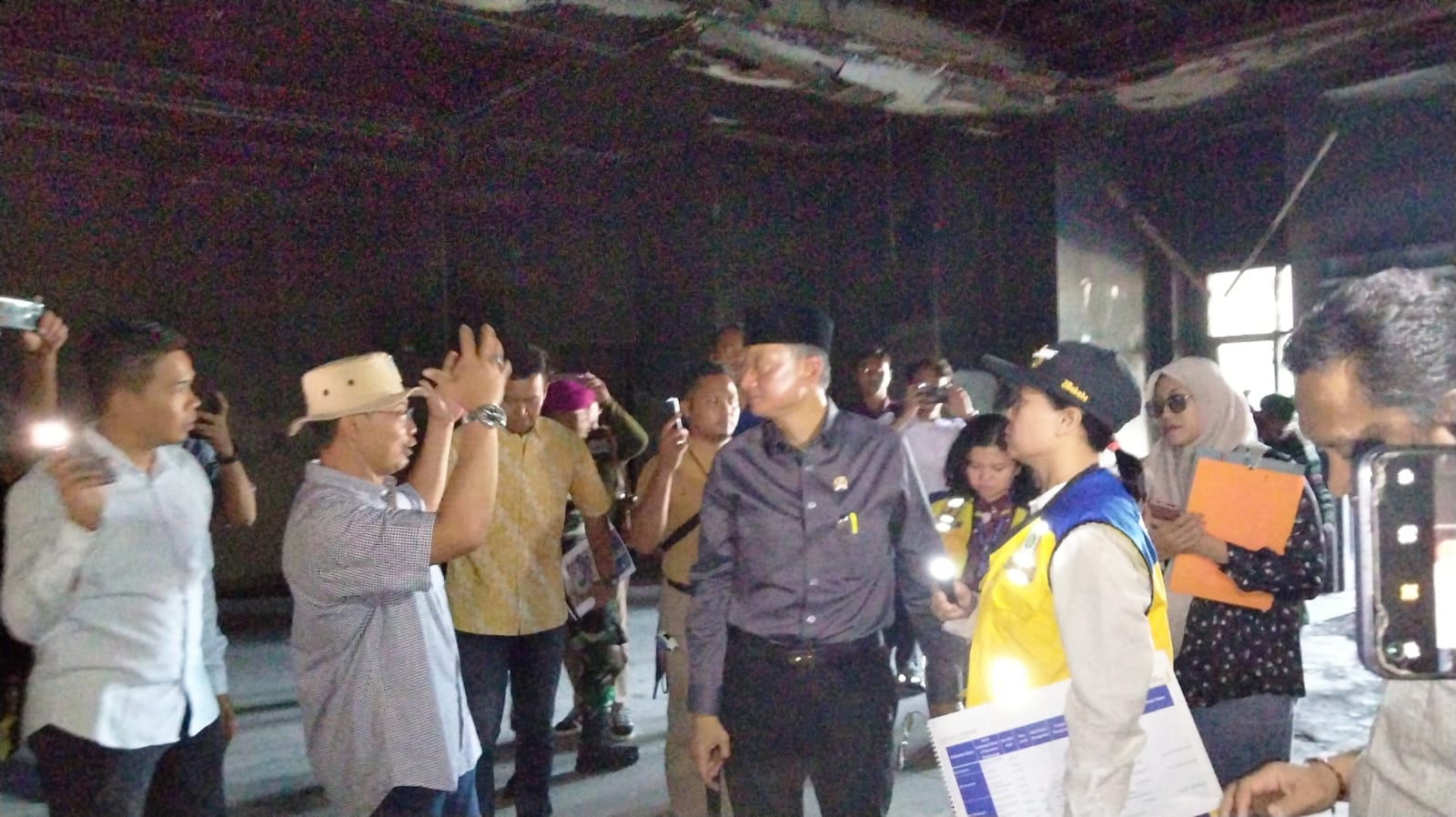 Kerusakan Dampak Demo Anarkis Ditaksir Tembus Rp 1,2 Triliun, Menteri PU Tinjau Kerusakan Gedung DPRD Brebes