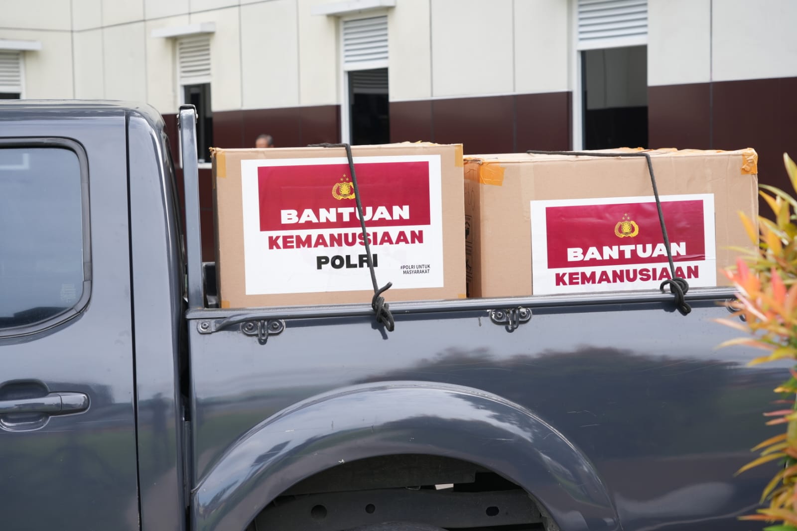 Polda DIY Kirim Ratusan Logistik Bantuan untuk Korban Banjir dan Longsor di Sumatra