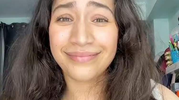 Mengatasi Rambut Bau Apek, Ini Solusi Efektifnya