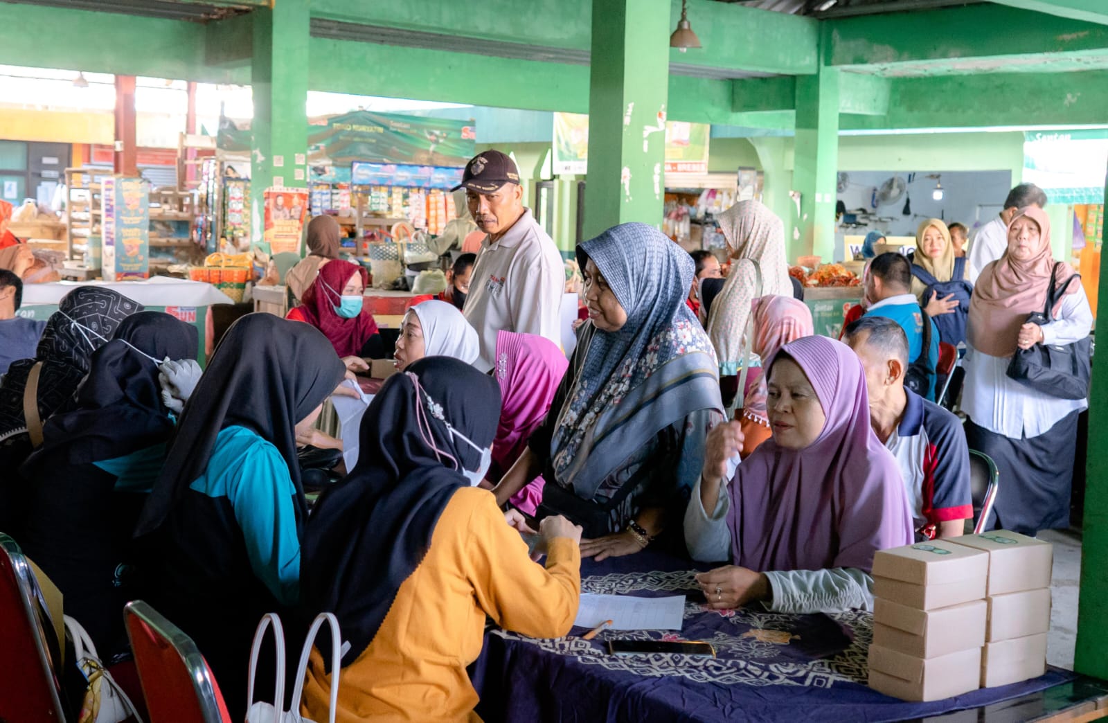 Giliran Pedagang dan Pengunjung Pasar Induk Brebes Nikmati Pemeriksaan Kesehatan Gratis Memperingati HUT RI 80