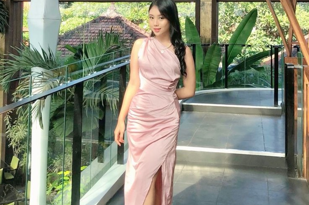 Referensi Model Dress Belah Samping Terbaru, Bergaya Elegan dan Menawan di Berbagai Acara