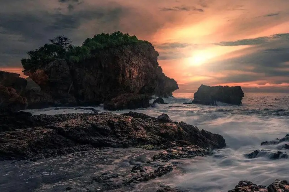 Deretan Pantai Spot Sunrise di Gunungkidul, Panorama Memukau Bikin Pagimu Makin Cerah