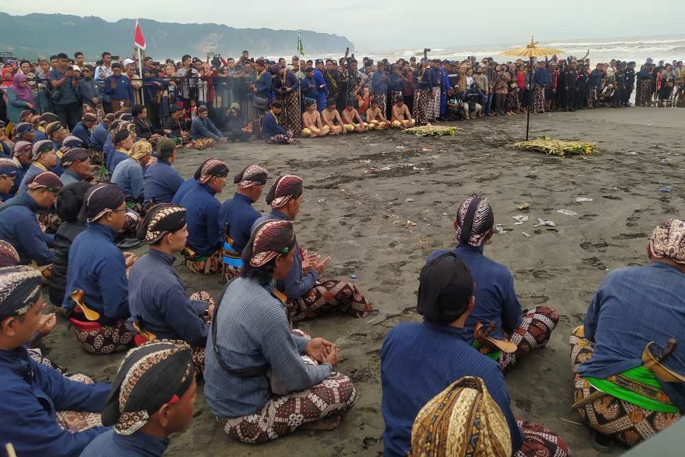 Kraton Ngayogyakarta Gelar Labuhan Parangkusumo, Wujud Syukur Kepada Tuhan Yang Maha Esa