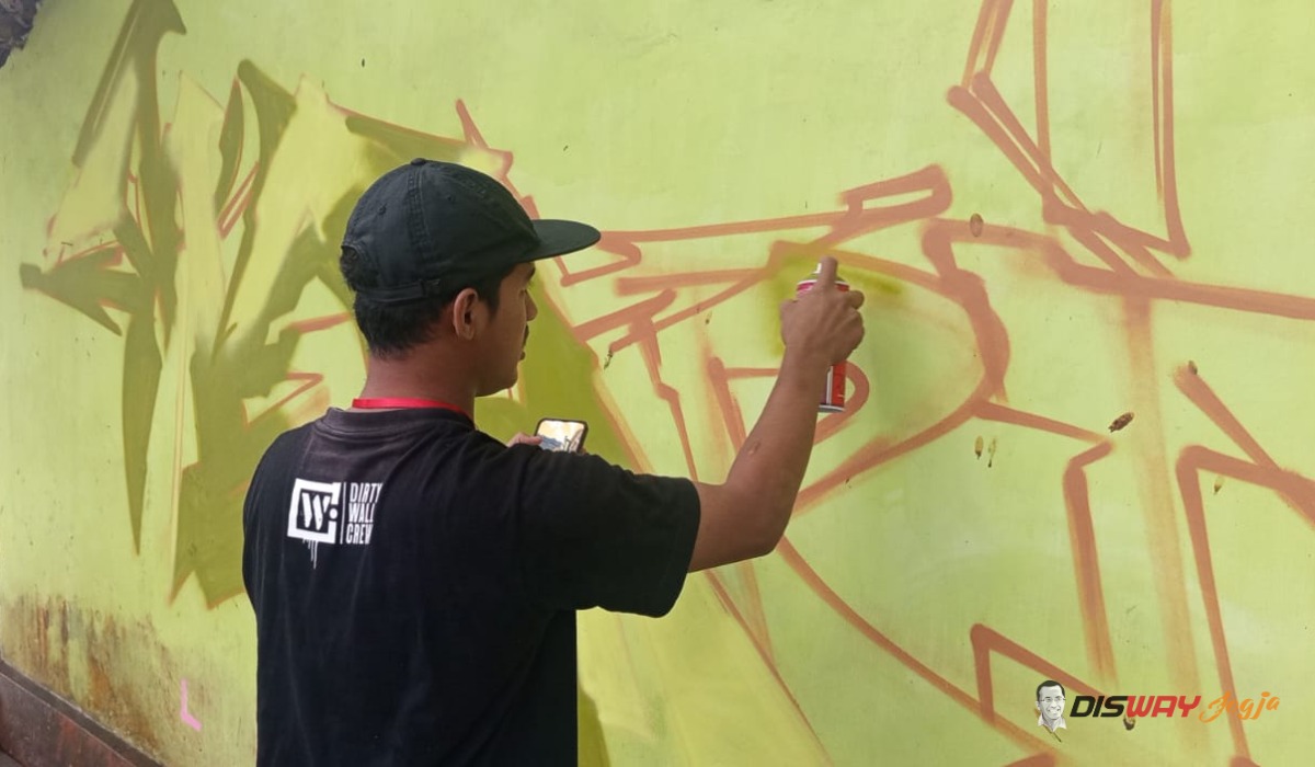 Berawal dari Membuat Sketsa di Buku, Dian Aji Menemukan Ruang Ekspresi Lewat Grafiti