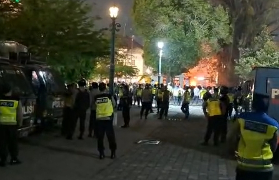 Ricuh Malioboro: Polisi Soroti Lemparan Batu dan Pembakaran, Forum Cik Di Tiro Kecam Dugaan Kekerasan Aparat