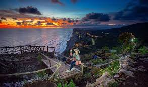 Wisata Awal Tahun Shoka Bukit Senja Gunungkidul, Keindahan Matahari Terbenam dengan View Laut Lepas 