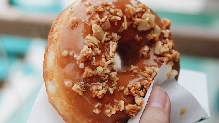 Cek Daftar Toko Donat Paling Populer dengan Tekstur Fluffy dan Ragam Topping Mewah Bali