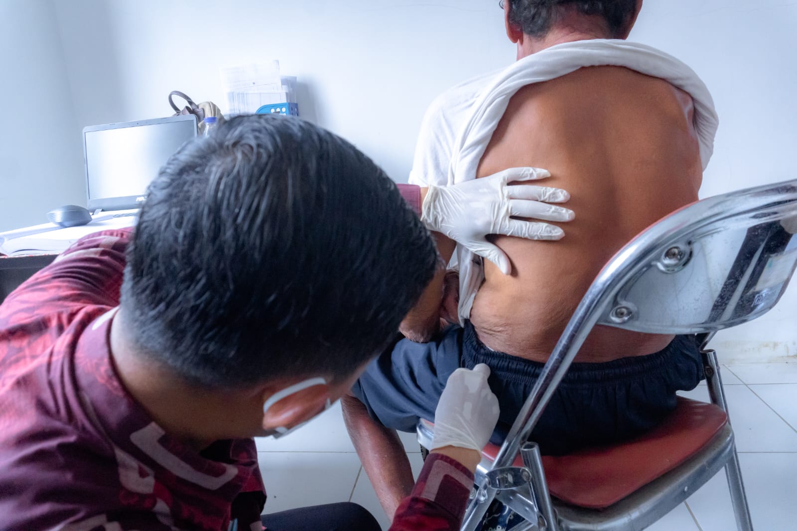 Dinkesda Brebes Dampingi Tim Kemenkes Blusukan Tangani Pasien Kusta Wilayah Cikeusal Kidul dan Kersana