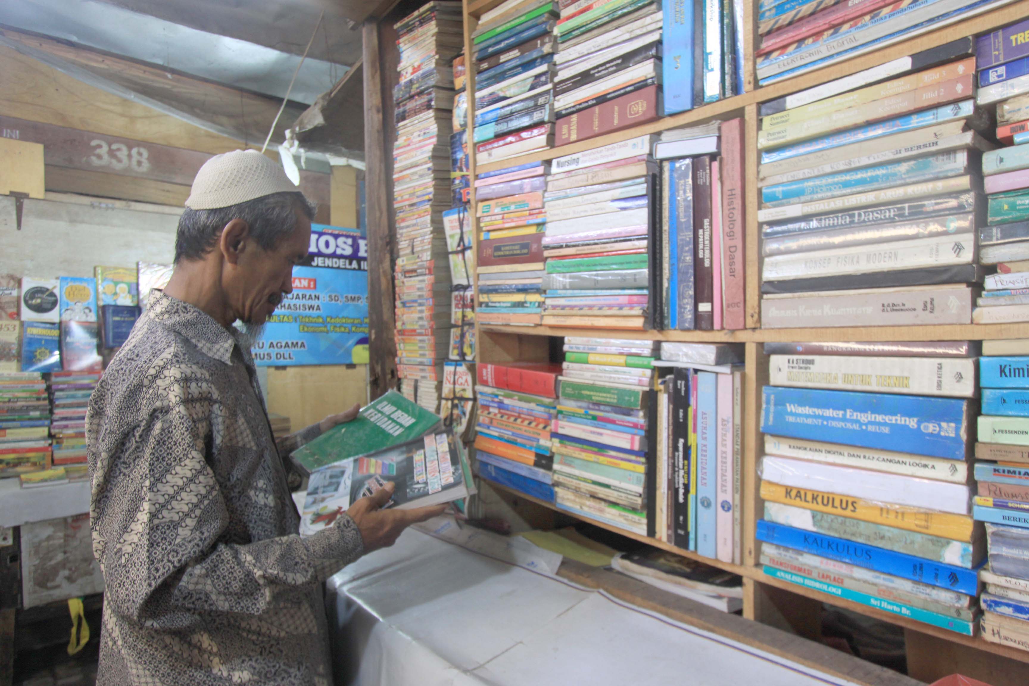 Menilik Pedagang Buku Bekas di Pasar Alun-alun Tegal, Secercah Harapan Disematkan ke Pemerintah