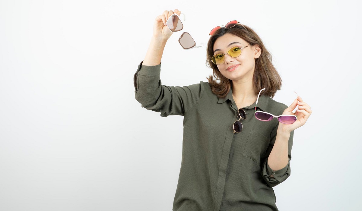 7 Daftar Kacamata Terbaik untuk Perempuan 2025 yang Bikin Penampilanmu Makin Kece, Simak Disini