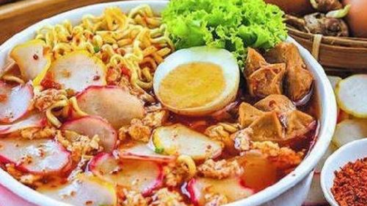 Wisata Kuliner Warung Seblak Paling Viral dengan Racikan Bumbu Pedas Menantang