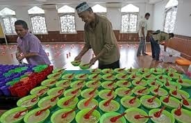 Menyambut Berkah Ramadhan Rekomendasi Masjid di Jakarta yang Menyediakan Makanan Gratis untuk Buka Puasa
