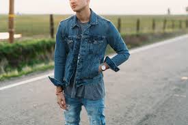 Ide Style Fashion Pria Untuk Traveling Yang Simple, Penampilan Maskulin Dan Stylish Nyaman