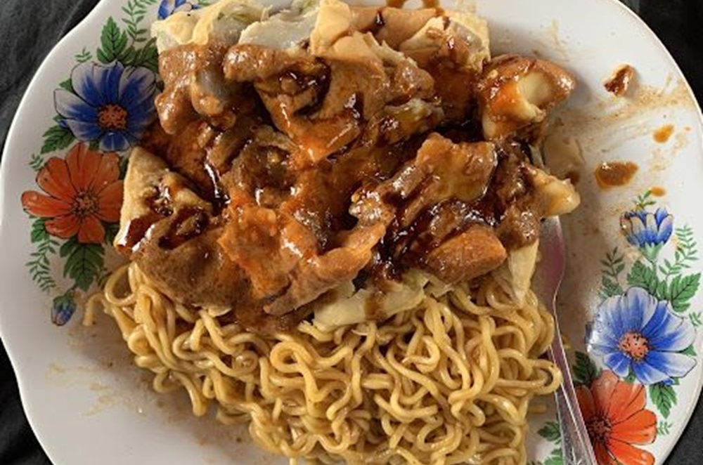 5 Batagor Gerobak Paling Enak di Bandung, Mana yang Belum Kamu Cicipi?