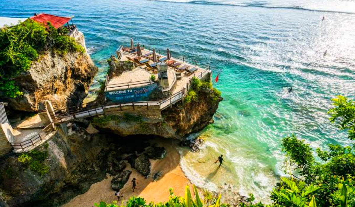 Surganya Pecinta Surfing, Berikut Daya Tarik Wisata Terbaru 2024 Pantai Suluban Bali yang Gokil Abis