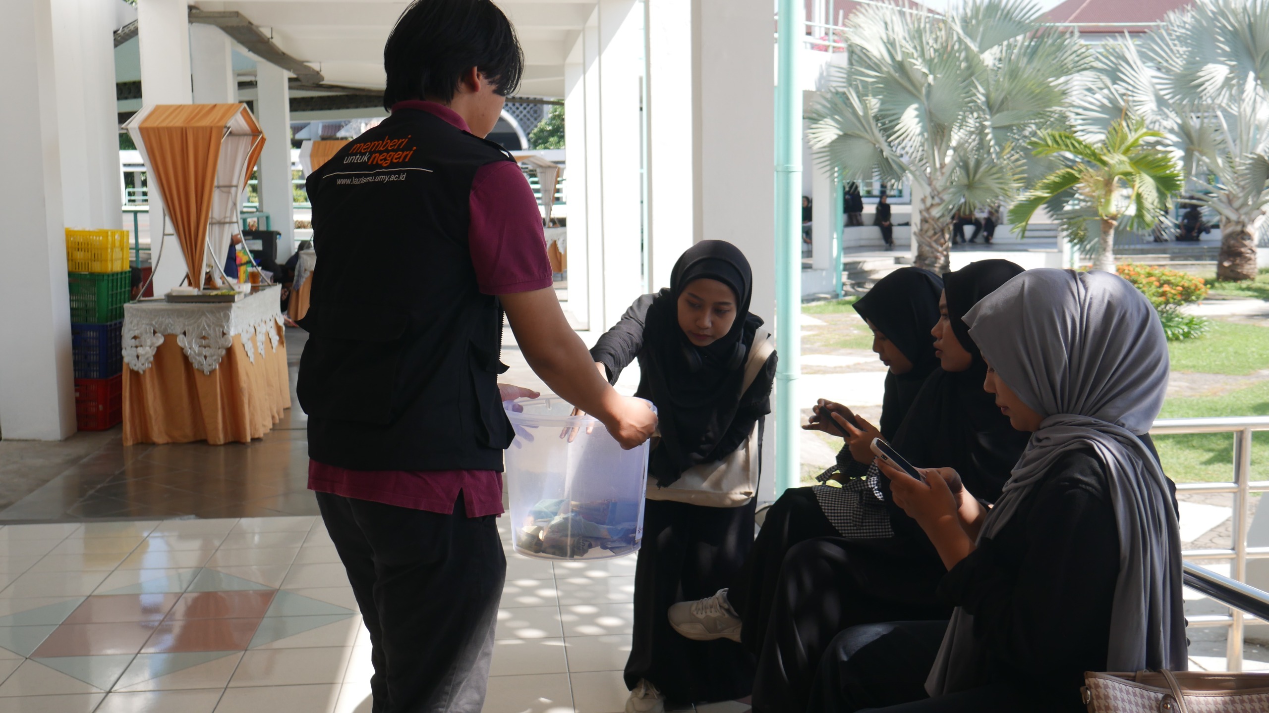 Lazismu UMY Galang Donasi Rp100 Juta untuk Mahasiswa Terdampak Banjir Sumatra, Siapkan Family Kit dan School 