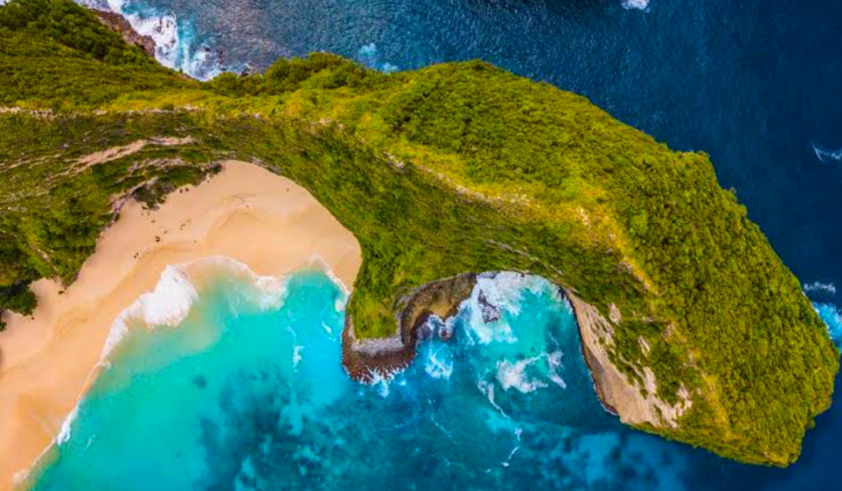7 Wisata Terbaru 2024 Nusa Penida, Surganya Para Pecinta Pantai Simak Lokasi dan Info Lengkapnya