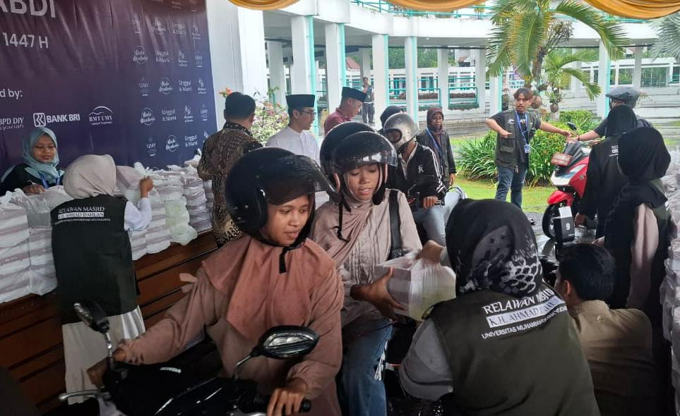 Drive Thru UMY 2026 Bagikan 4.000 Paket per Hari, Mahasiswa Ngaku Hemat Uang Buka Puasa