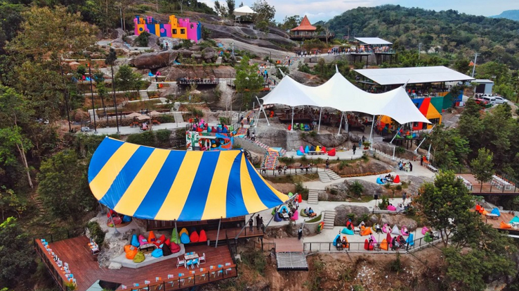 Menjemput Senja dan Keeindahan Alamdi Obelix Hills, Destinasi Ikonik Yogyakarta 