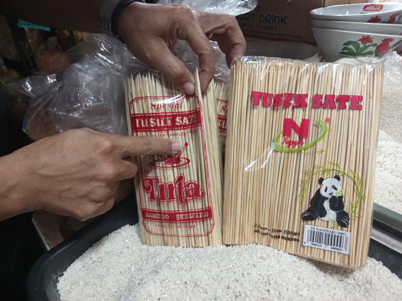 Tusuk Sate Bambu Lokal Keteteran, Produk China Kuasai Rak Pasar Tradisional