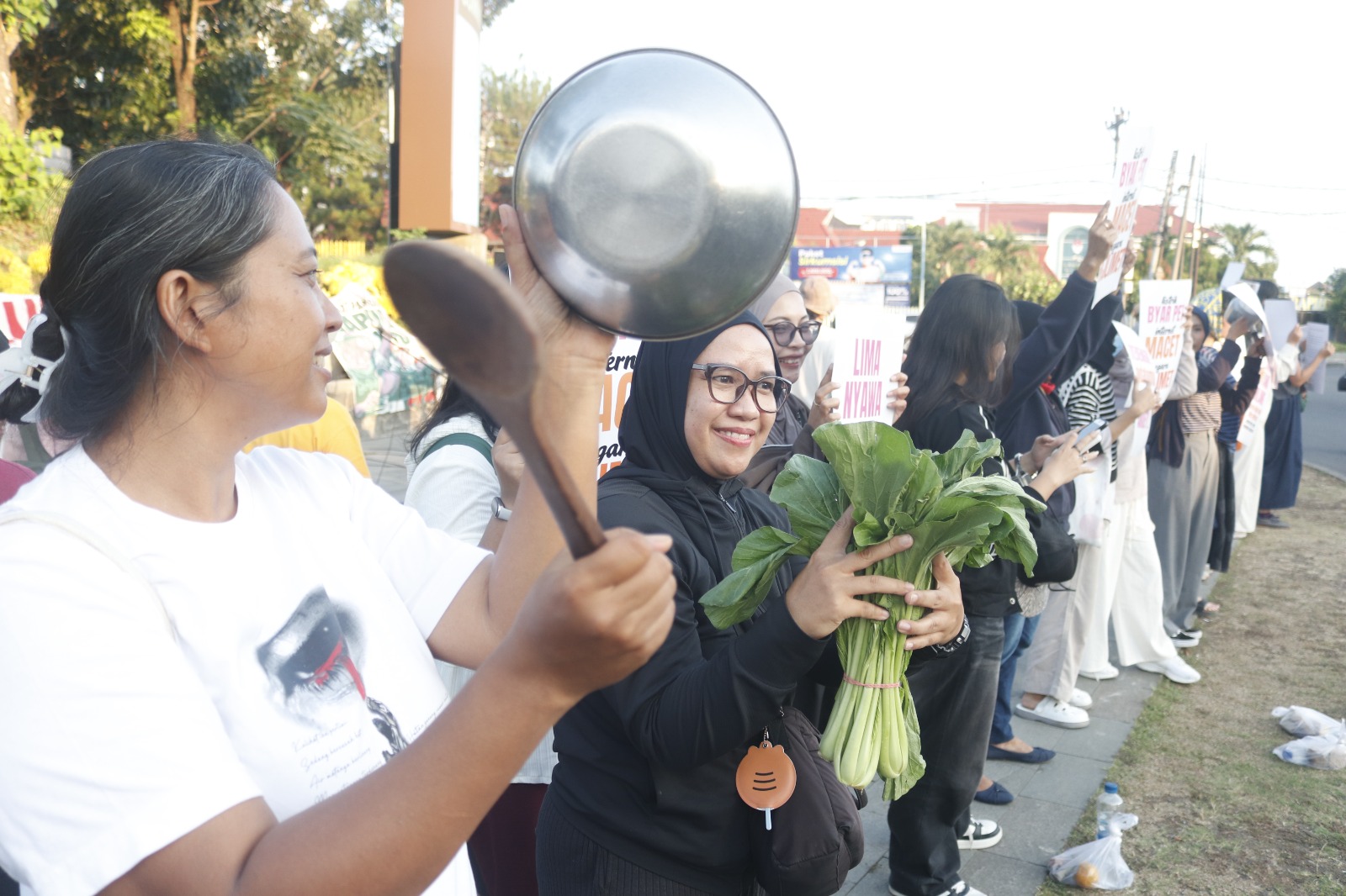 Aksi Liburan Tetap Melawan di UGM, Emak-emak Kritik MBG hingga Program Prioritas Pemerintah